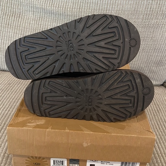 Ugg Bailey Button! - Picture 4 of 4